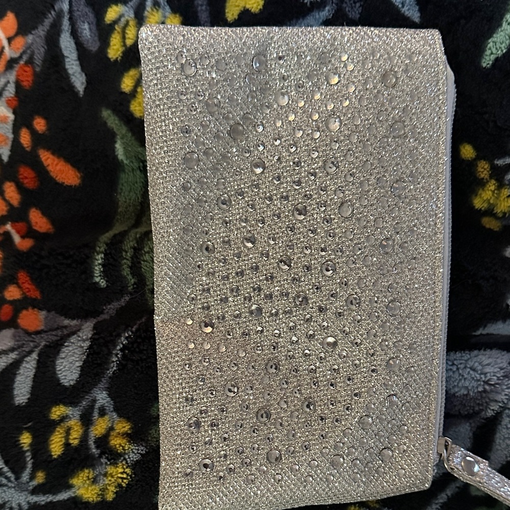 Claire's Floral Embroidered Clutch